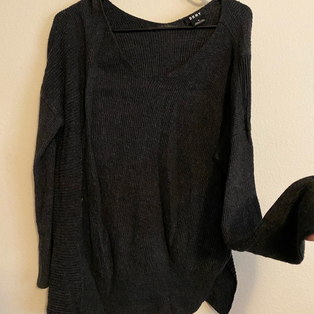 🍀 DKNY Sweater